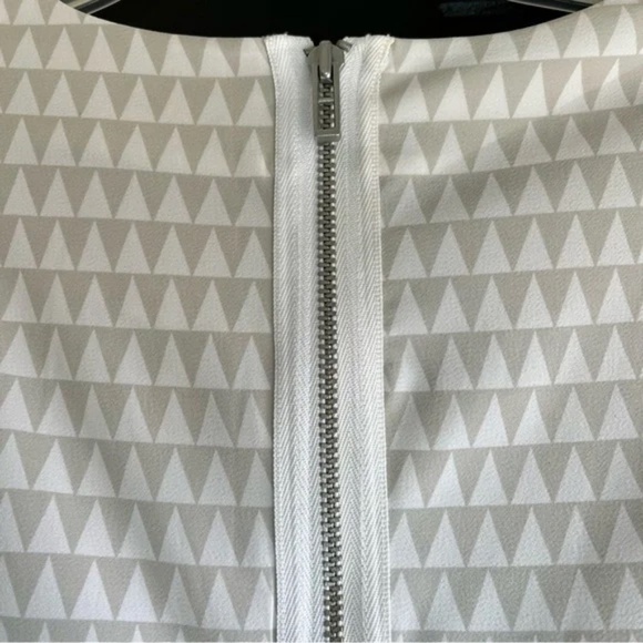 Armani Exchange | Gray Geometric Sequined Cap Sleeve Sheath Mini Dress, Size 0 - Picture 4 of 8